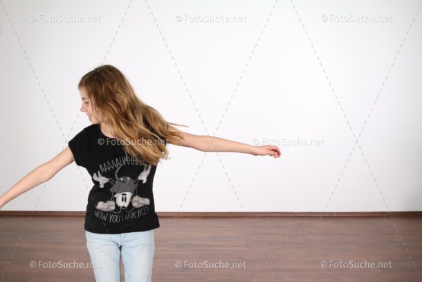 Junges Mädchen Freude Tanzen Foto kaufen Fotoshop