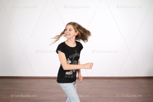 Junges Mädchen Freude Tanzen 1 Foto kaufen Fotoshop