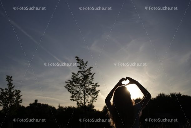 Herz Mädchen Sonnenuntergang Foto kaufen Fotoshop