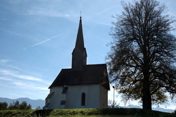 Foto Kleine Kirche Baum | Foto kaufen Foto kaufen | Fotoshop