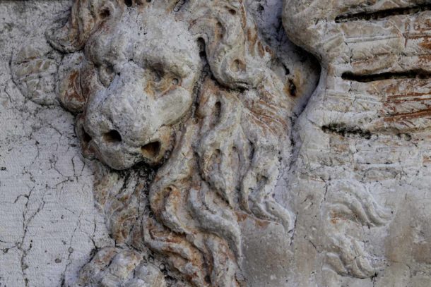 Foto Löwen Skulpturen Steinwand | Historisches Foto kaufen | Fotosuchen